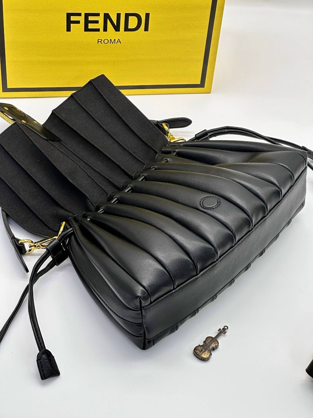 сумка fendi,сумка женская fendi,сумка,сумка fendi baguette,fendi сумка fendi