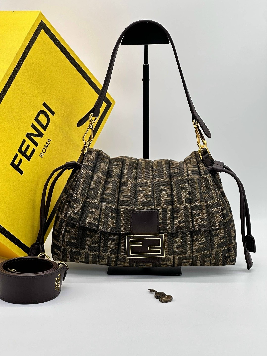 сумка fendi,fendi сумка на плечо,женская сумка fendi,сумка фенди,модная сумка