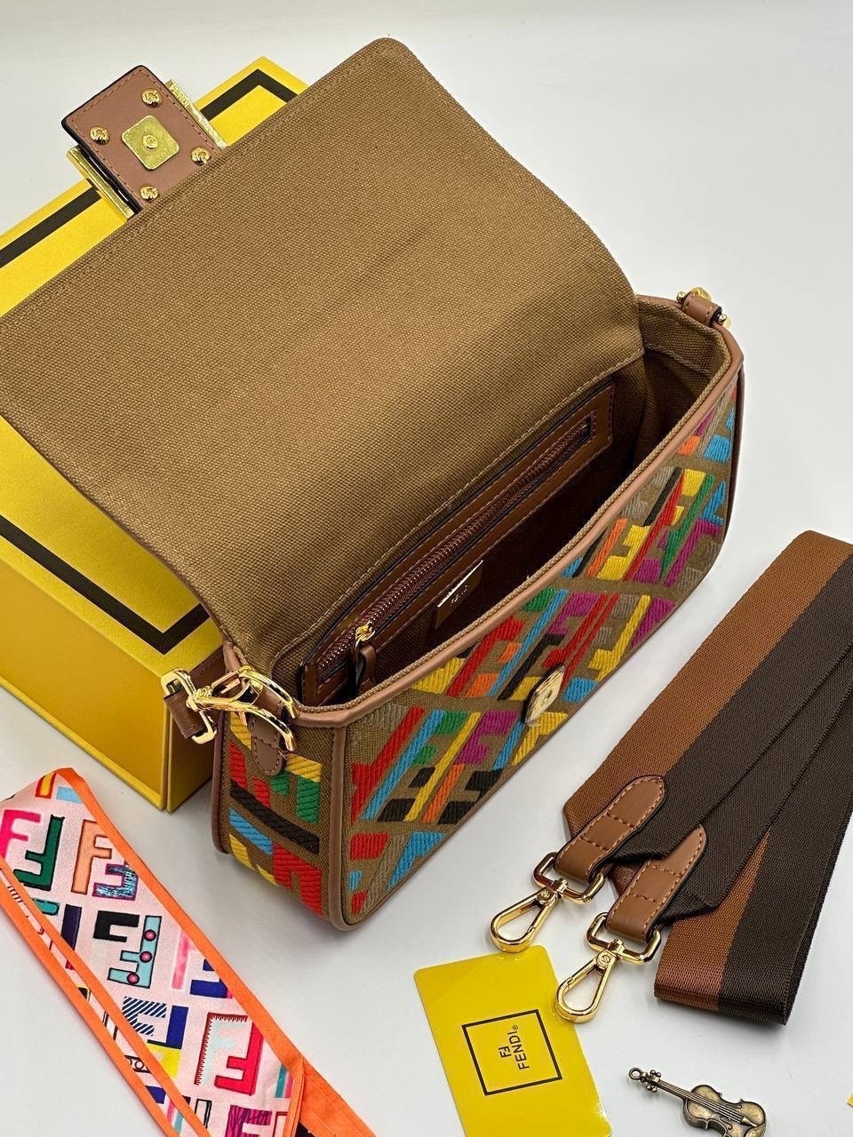 cумка fendi,сумка женская fendi,fendi сумка на плечо,сумка fendi baguette,fendi сумка fendi