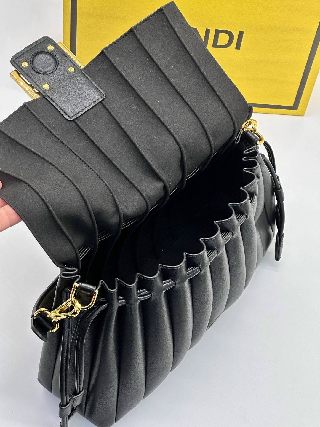 сумка fendi,сумка женская fendi,сумка,сумка fendi baguette,fendi сумка fendi