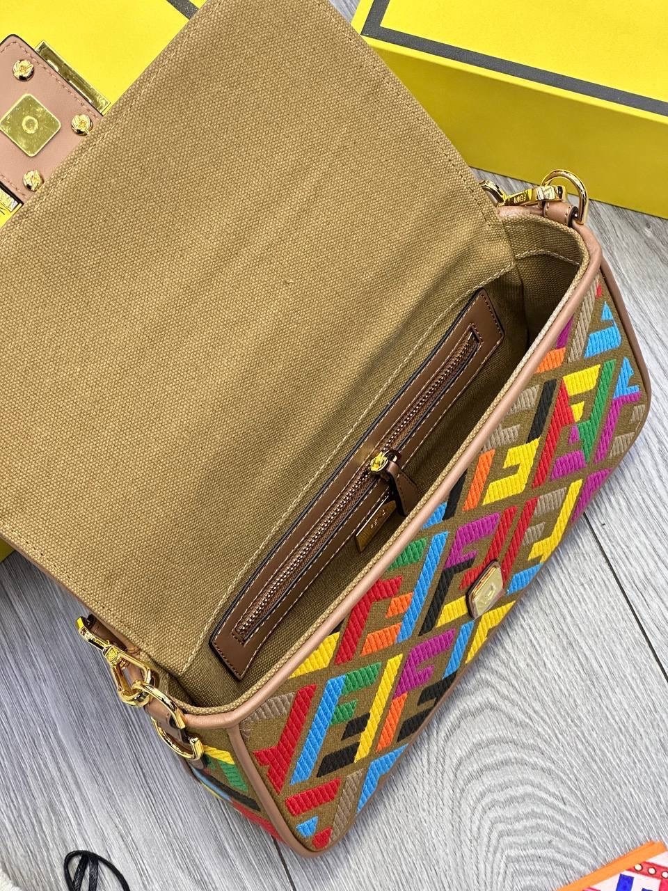 сумка fendi,сумка женская fendi,сумка fendi baguette,fendi сумка fendi,fendi сумка на плечо