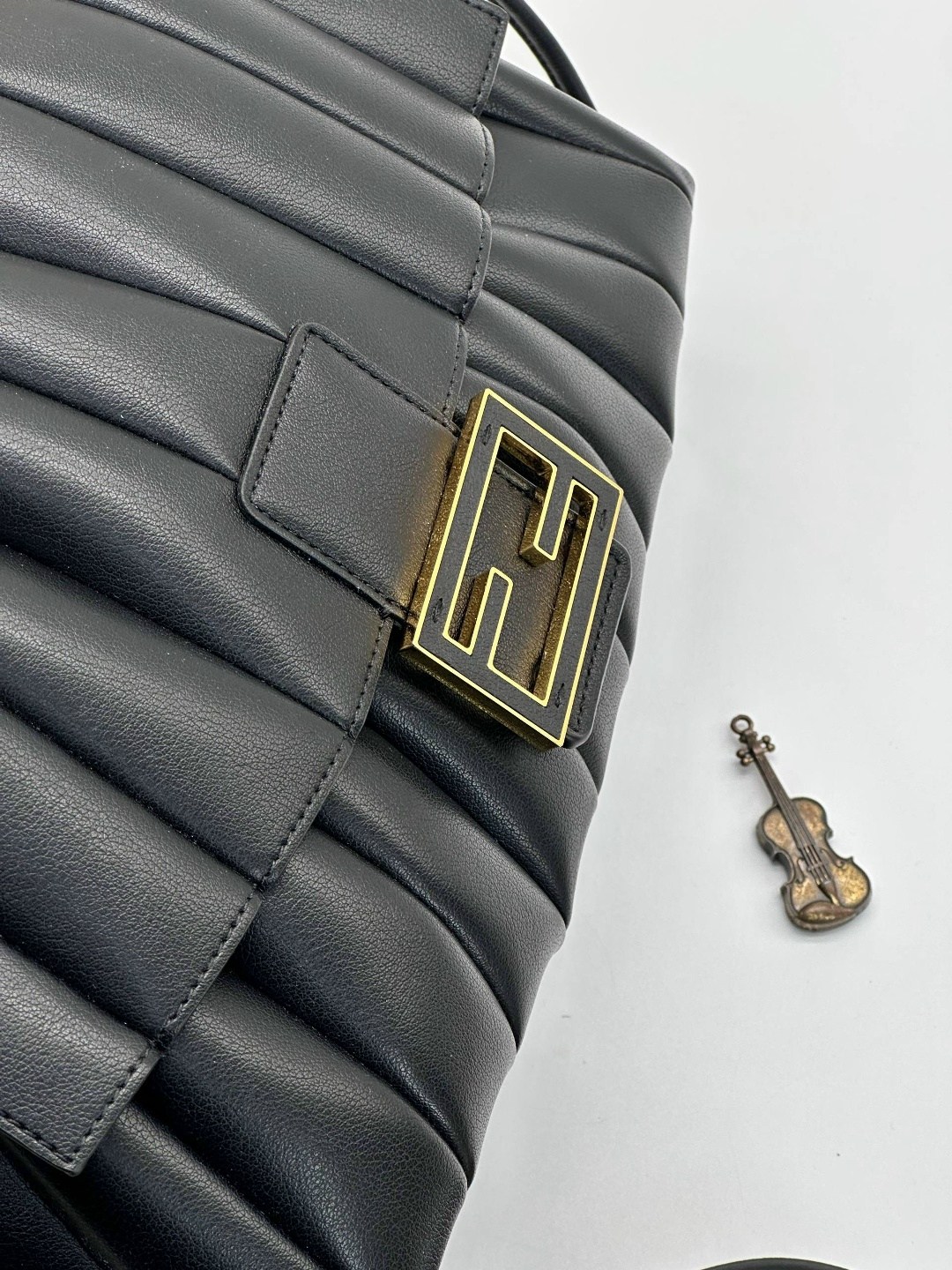 сумка fendi,сумка женская fendi,сумка,сумка fendi baguette,fendi сумка fendi