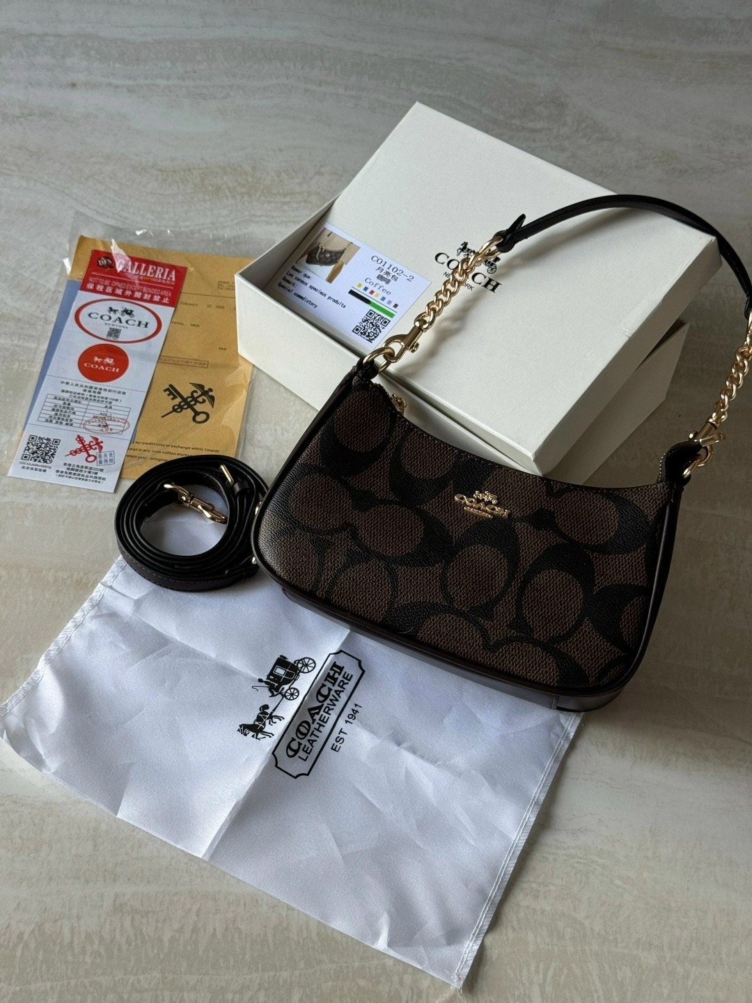женская сумка coach,coach teri shoulder bag ca548 in signature canvas dark brown,coach сумка,coach сумка на плечо,сумка