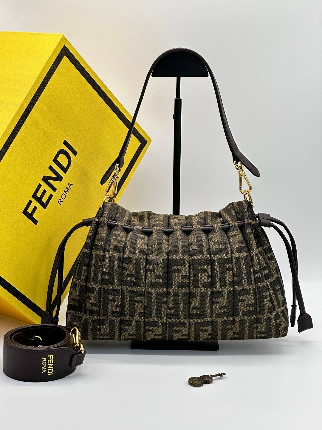 сумка fendi,fendi сумка на плечо,женская сумка fendi,сумка фенди,модная сумка