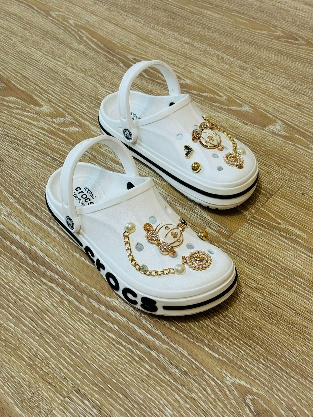 ,женские кроксы,сабо crocs,кроксы с джибитсами,украшение для кроксов