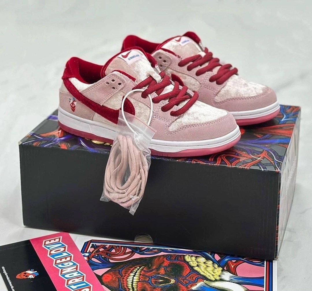 кроссовки nike sb dunk low,кроссовки nike strangelove x dunk low sb,nike sb dunk low,nike sb dunk low strangelove,кроссовки