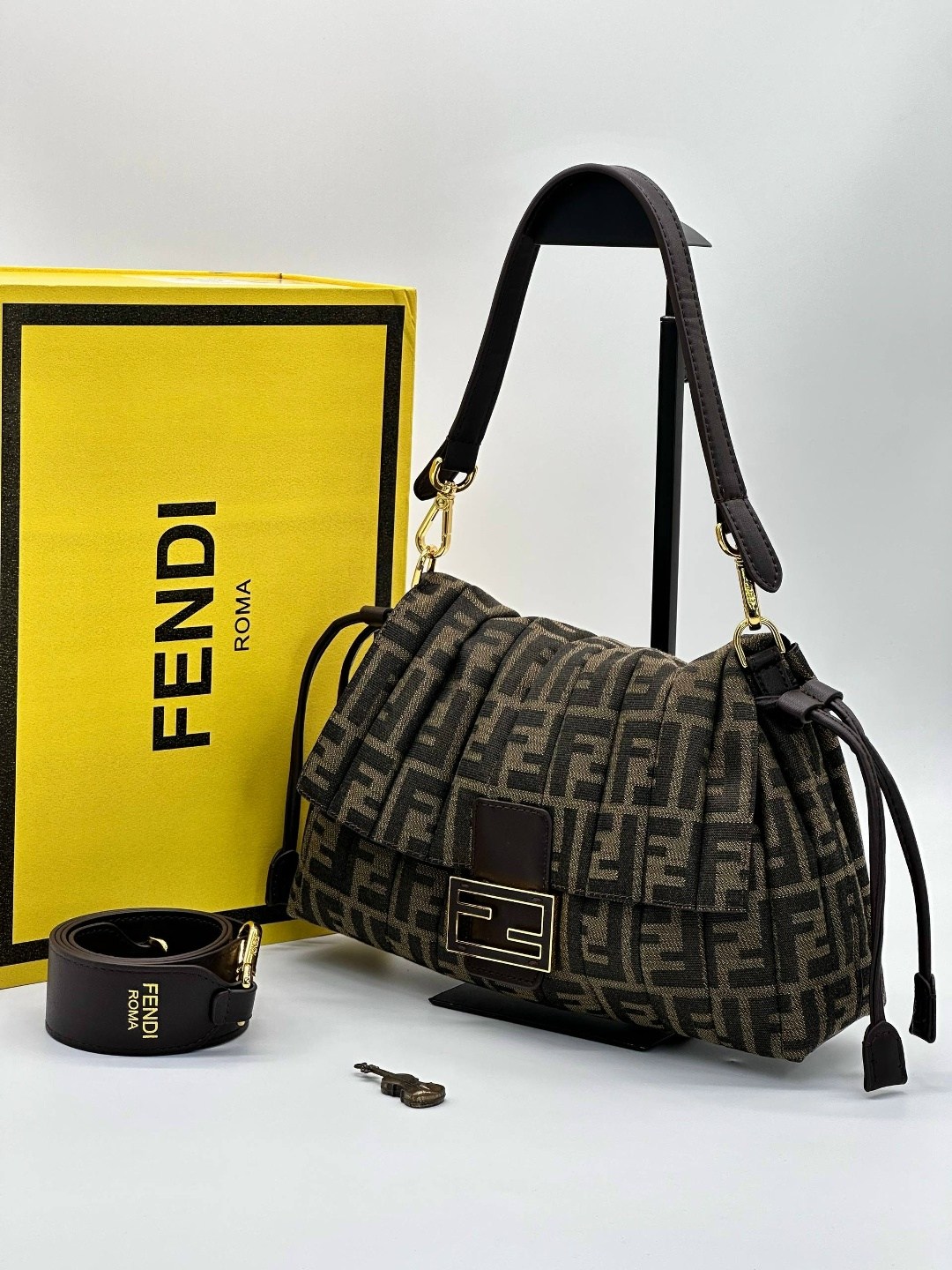 сумка fendi,fendi сумка на плечо,женская сумка fendi,сумка фенди,модная сумка