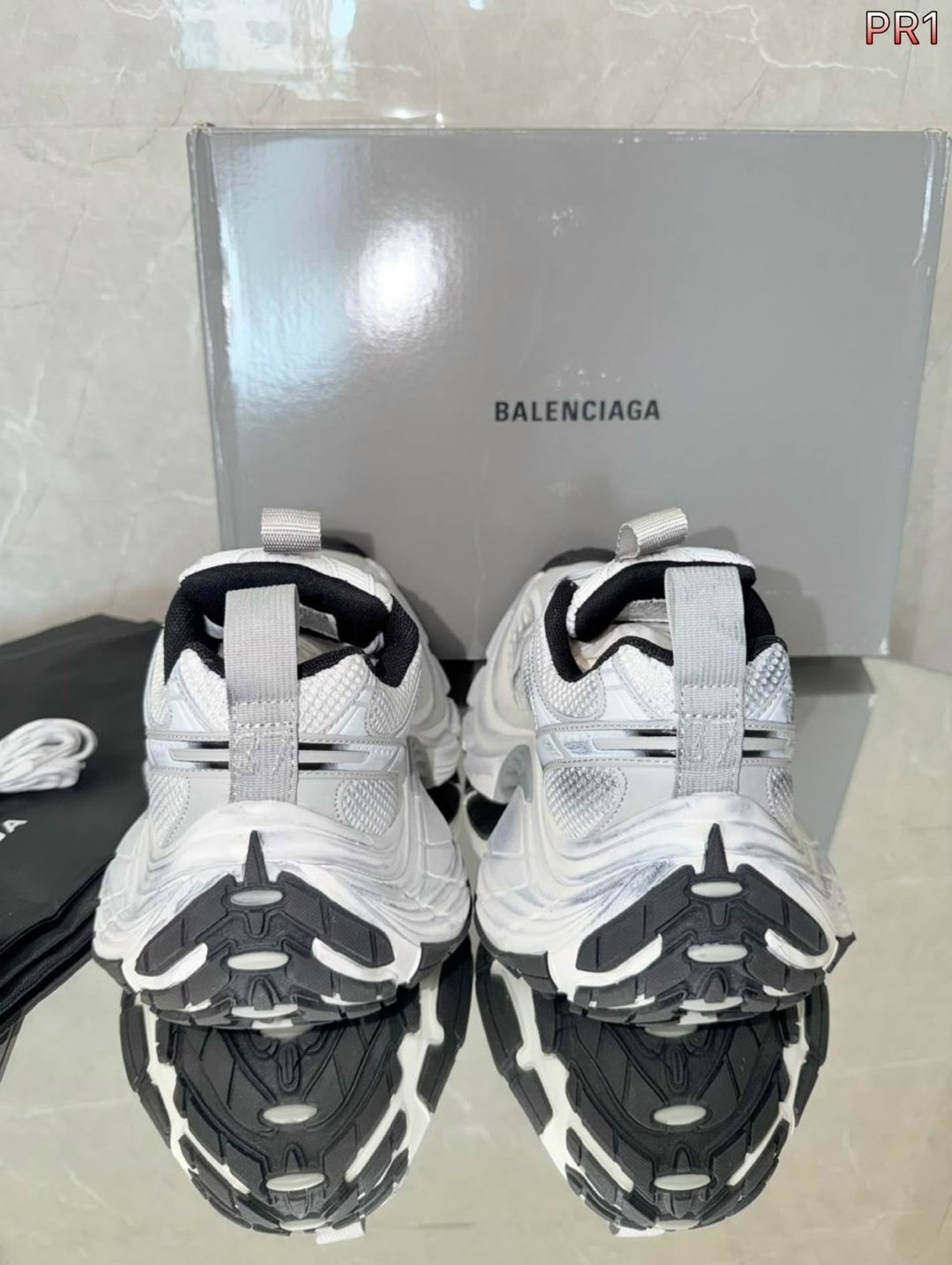 женские кроссовки balenciaga,кроссовки balenciaga,спортивная  в стиле balenciaga cargo sneaker,женские кроссовки balenciaga 3xl серебристые с розовым,повседневная спортивная  balenciaga