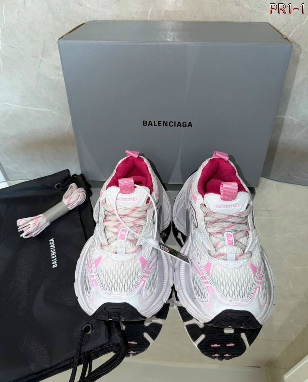 женские кроссовки balenciaga,кроссовки balenciaga,спортивная  в стиле balenciaga cargo sneaker,женские кроссовки balenciaga 3xl серебристые с розовым,повседневная спортивная  balenciaga