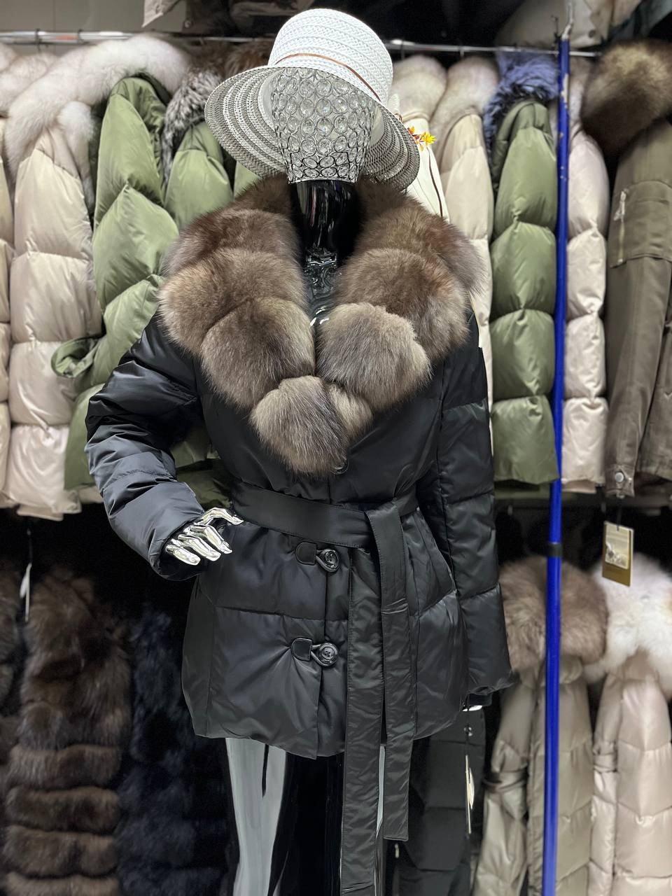 стильные пуховики с мехом,зимняя куртка пуховик с песцом,зимние куртки,пуховик женский,пуховик с мехом