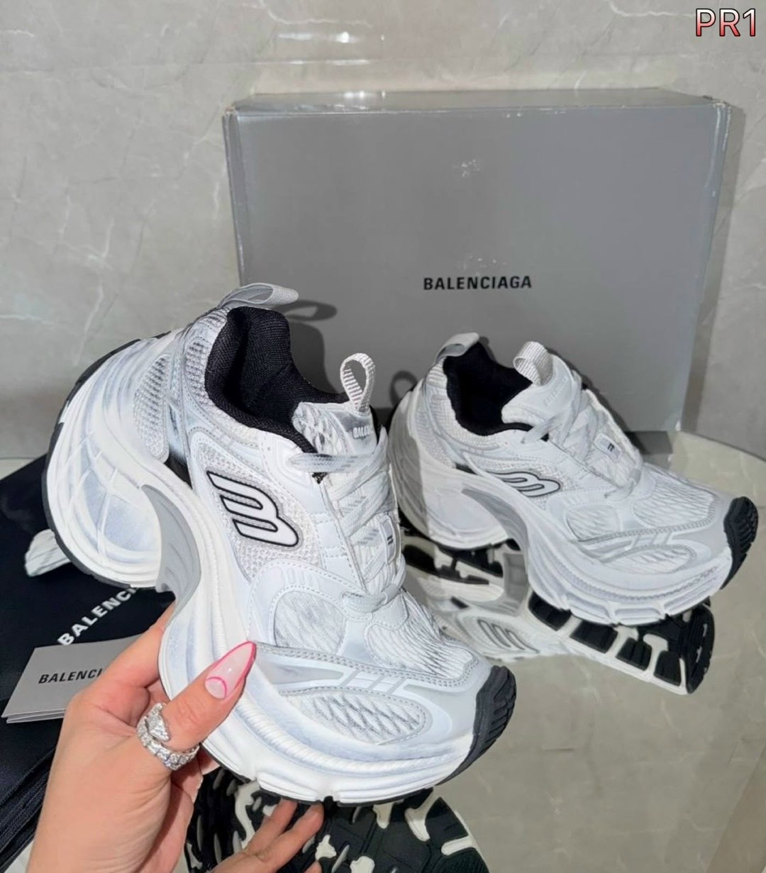 женские кроссовки balenciaga,кроссовки balenciaga,спортивная  в стиле balenciaga cargo sneaker,женские кроссовки balenciaga 3xl серебристые с розовым,повседневная спортивная  balenciaga