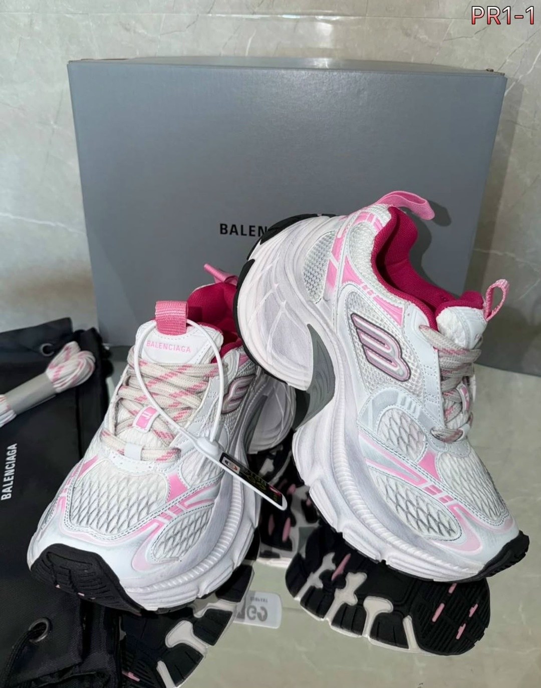 женские кроссовки balenciaga,кроссовки balenciaga,спортивная  в стиле balenciaga cargo sneaker,женские кроссовки balenciaga 3xl серебристые с розовым,повседневная спортивная  balenciaga