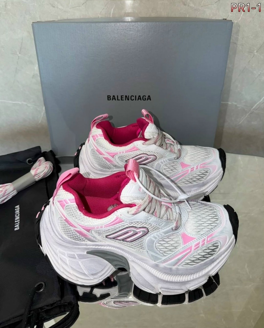 женские кроссовки balenciaga,кроссовки balenciaga,спортивная  в стиле balenciaga cargo sneaker,женские кроссовки balenciaga 3xl серебристые с розовым,повседневная спортивная  balenciaga