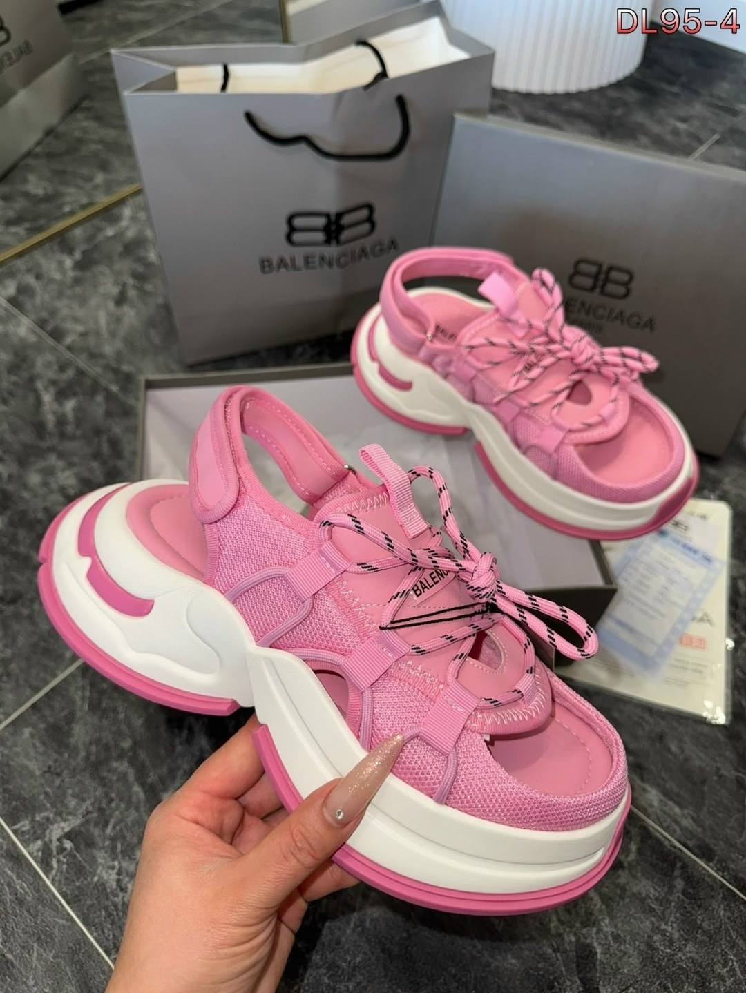 кроссовки женские balenciaga,босоножки balenciaga,кроссовки balenciaga,сандалии balenciaga,balenciaga