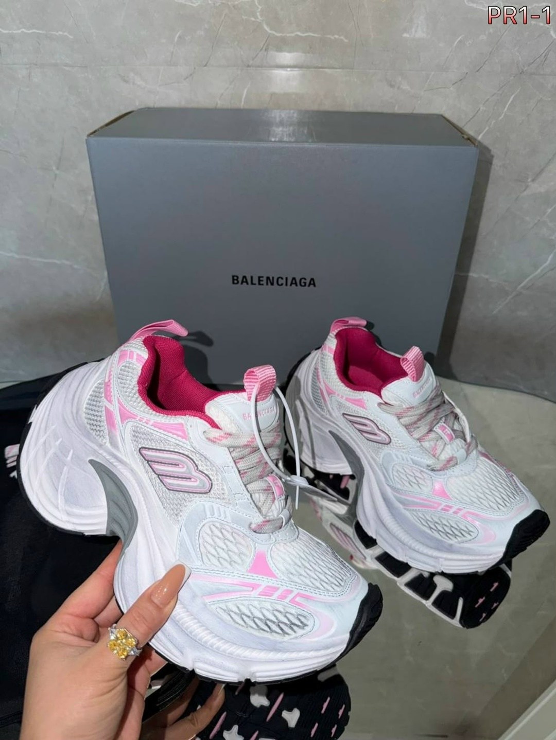 женские кроссовки balenciaga,кроссовки balenciaga,спортивная  в стиле balenciaga cargo sneaker,женские кроссовки balenciaga 3xl серебристые с розовым,повседневная спортивная  balenciaga