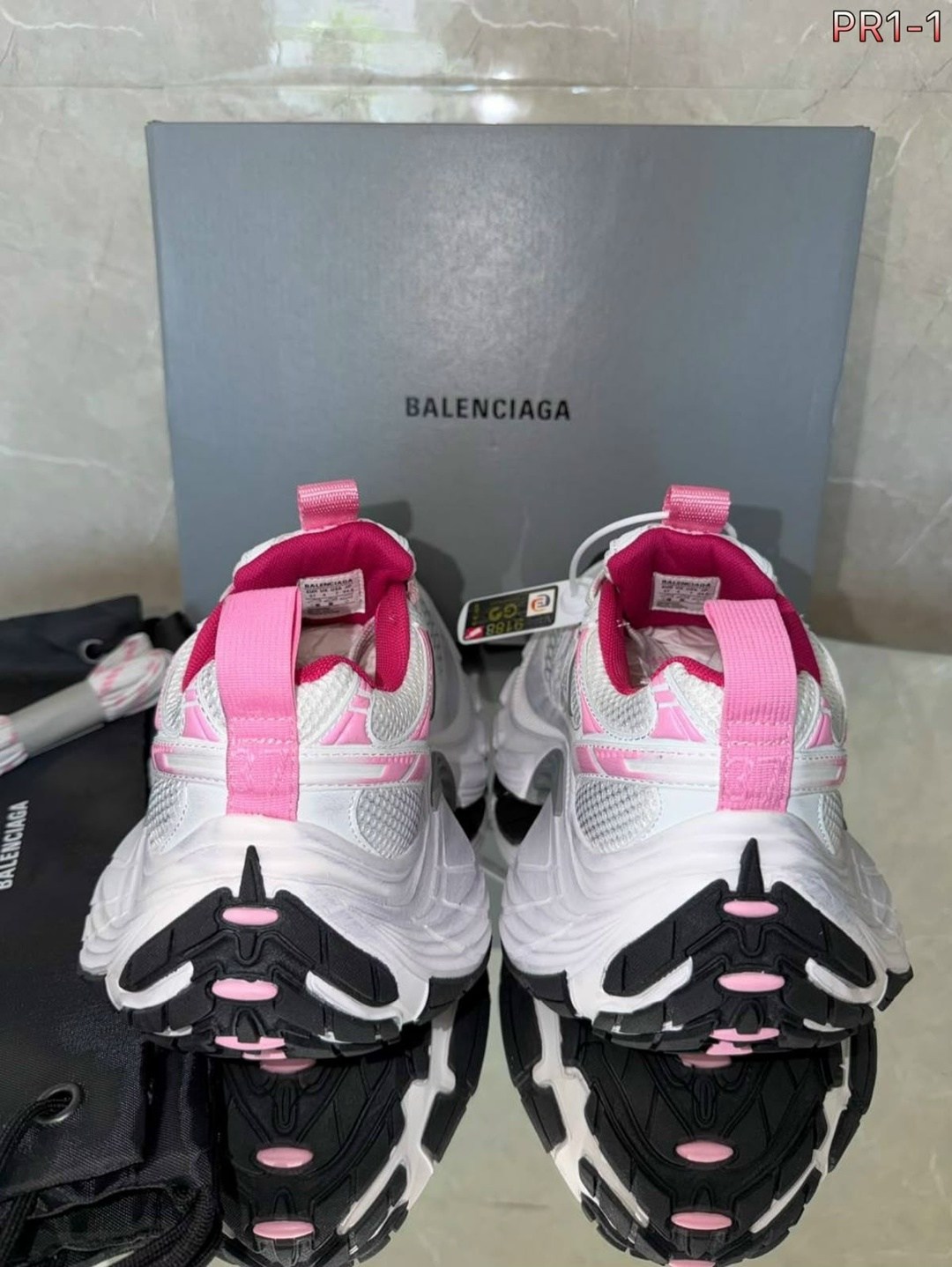 женские кроссовки balenciaga,кроссовки balenciaga,спортивная  в стиле balenciaga cargo sneaker,женские кроссовки balenciaga 3xl серебристые с розовым,повседневная спортивная  balenciaga