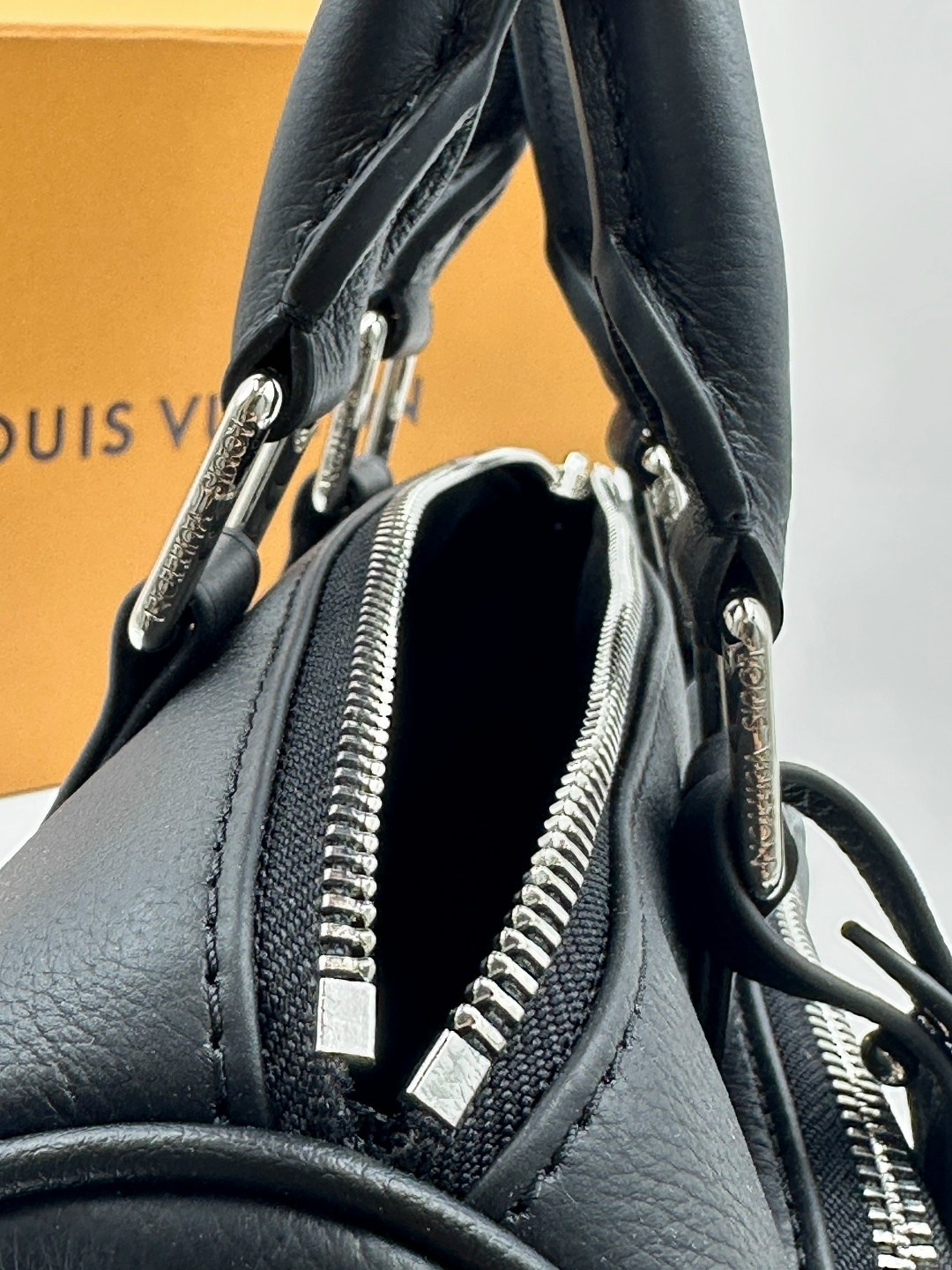 louis vuitton сумка на плечо,сумка louis vuitton,женская черная сумка louis vuitton alma bb,женская сумка louis vuitton,сумка женская louis vuitton alma bb