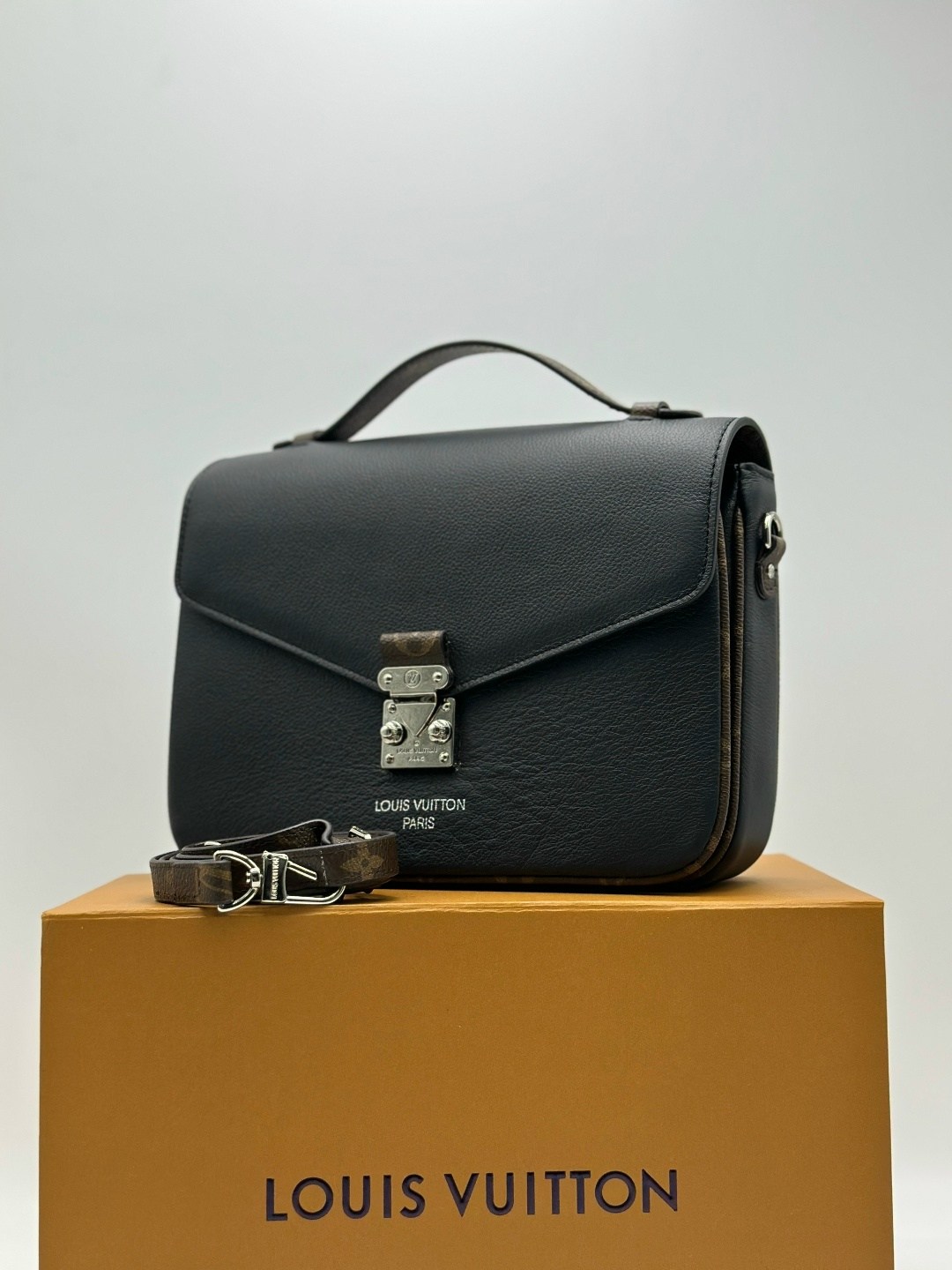 сумка louis vuitton женская,louis vuitton сумка,сумка louis vuitton pochette metis,женская сумка louis vuitton lockme a125261 22/16 см чёрная,louis vuitton pochette