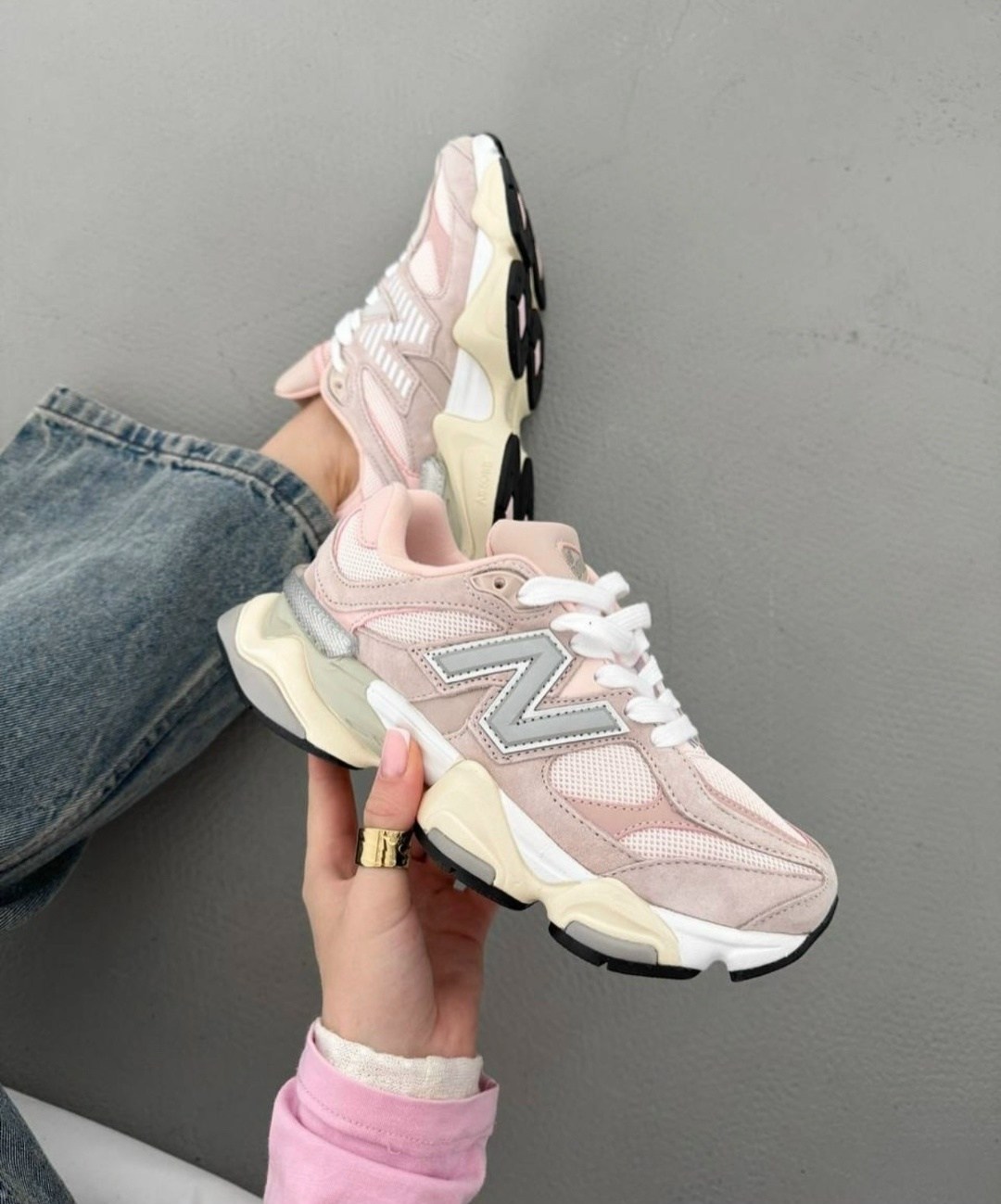 ,женские кроссовки,женские кроссовки adidas,женские кроссовки adidas ozweego,кроссовки adidas