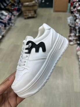 Кроссовки