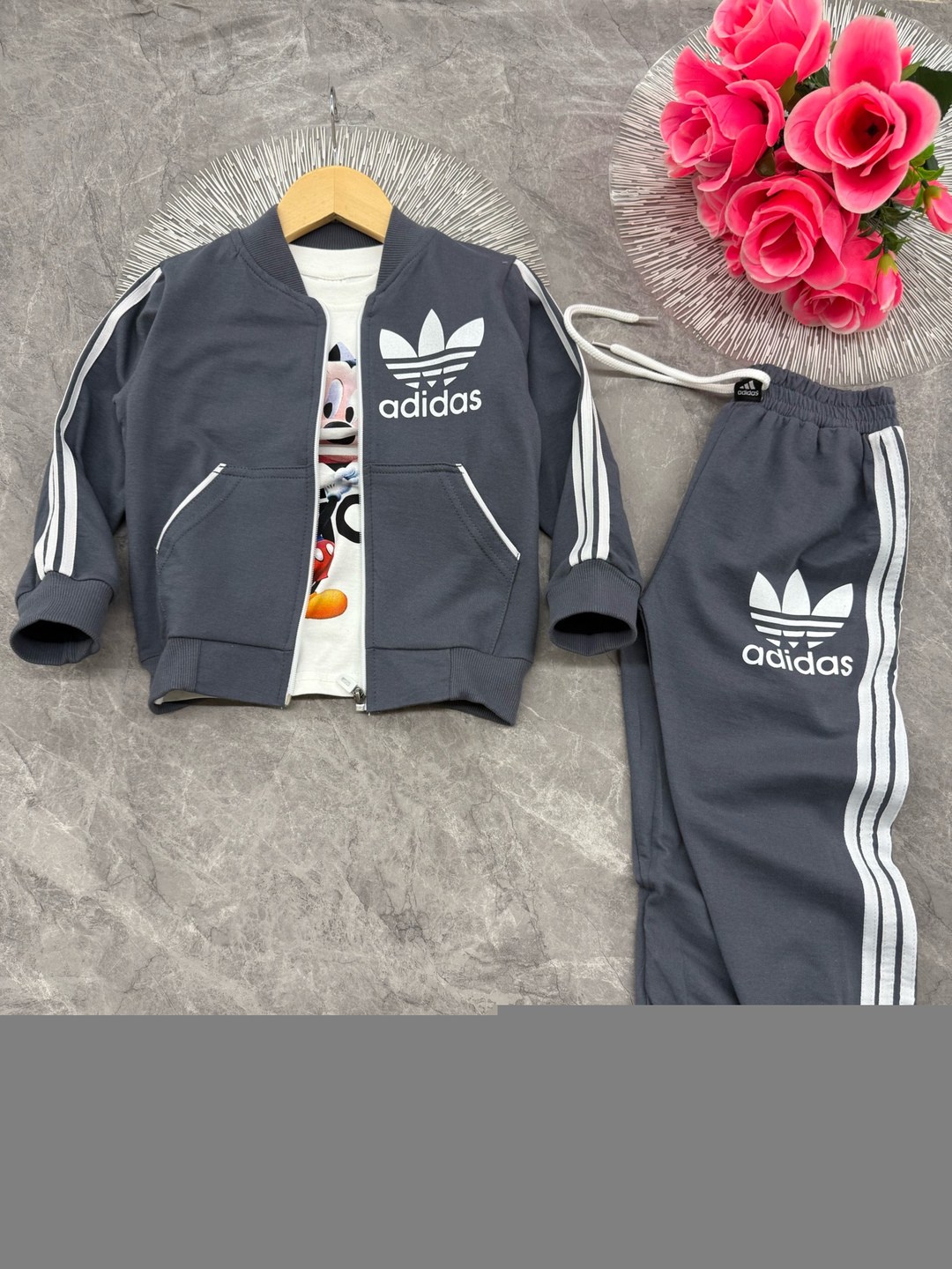 детский спортивный костюм adidas originals sst tracksuit черный,костюм адидас мужской черный детский,детский костюм адидас ,детский спортивный костюм ,сколько стоит костюм адидас на маль