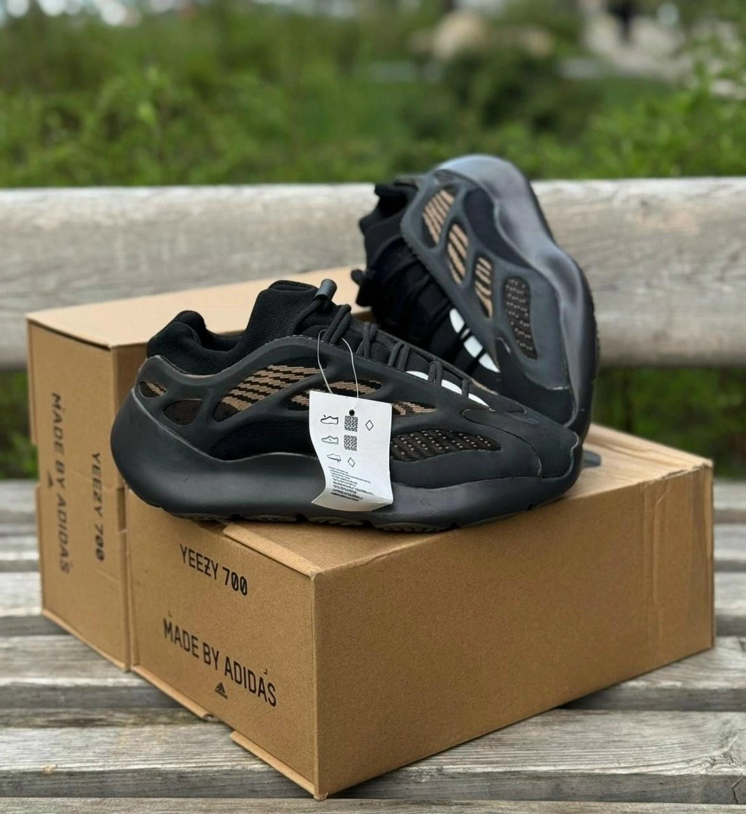 кроссовки adidas yeezy boost 700,adidas yeezy boost 700 v 3,adidas yeezy boost 700,кроссовки adidas yeezy 700,adidas yeezy 700 v 3