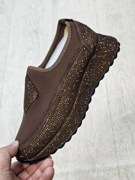 Кроссовки