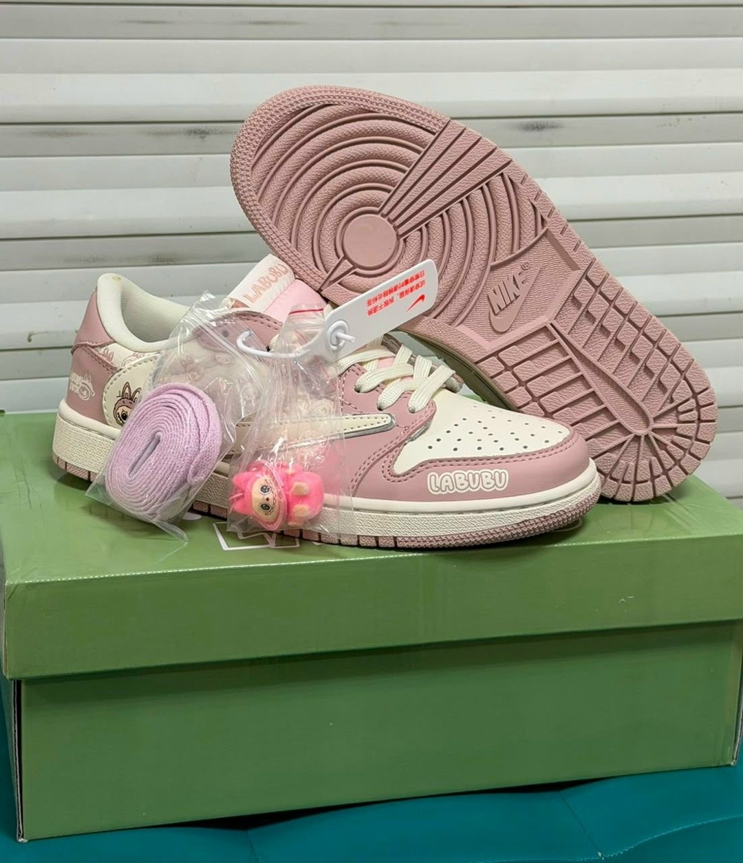 кроссовки nike air jordan 1 low x travis scott x labubu,кроссовки air jordan 1 low x travis scott 'shy pink' unisex,кроссовки travis scott x air jordan 1 low,кроссовки nike air jordan 1 low,кроссовки