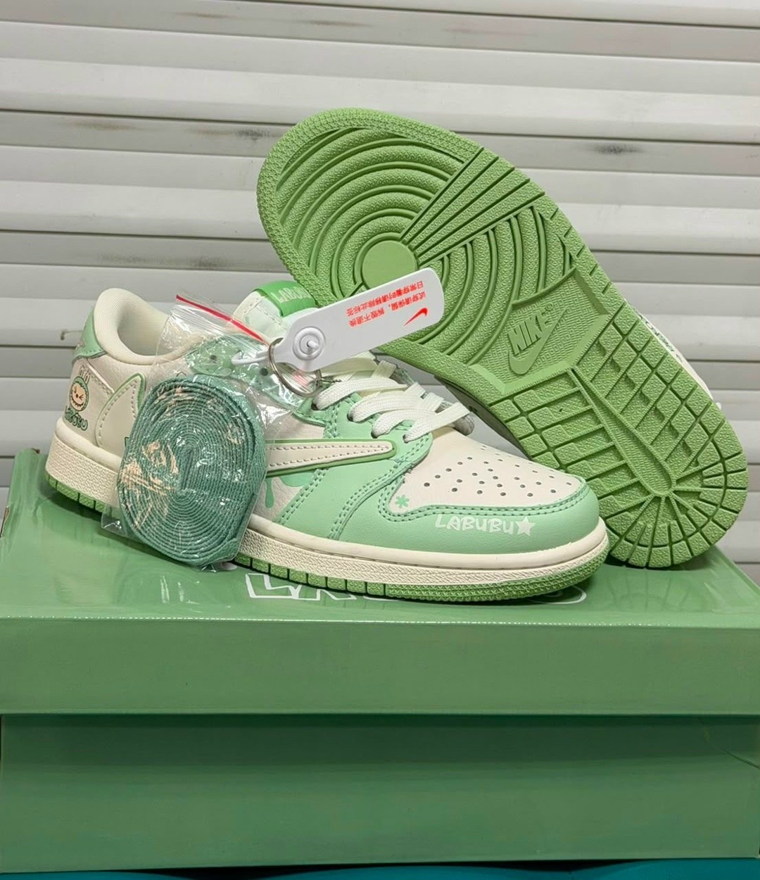 кроссовки nike air jordan 1 low x travis scott x labubu,кроссовки air jordan 1 low x travis scott 'shy pink' unisex,кроссовки travis scott x air jordan 1 low,кроссовки nike air jordan 1 low,кроссовки