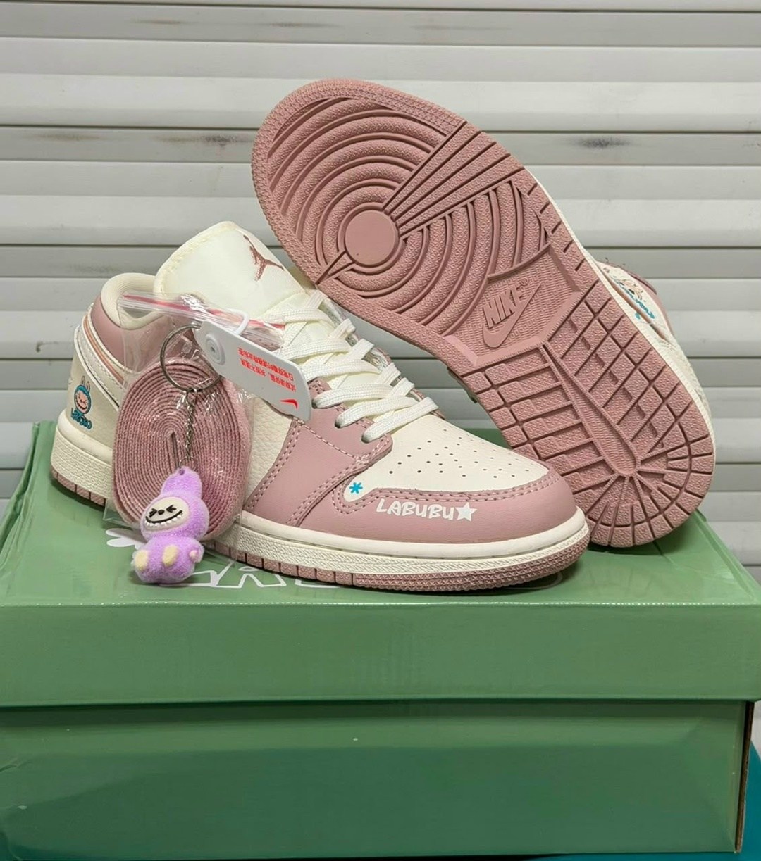кроссовки nike air jordan 1 low x travis scott x labubu,кроссовки air jordan 1 low x travis scott 'shy pink' unisex,кроссовки travis scott x air jordan 1 low,кроссовки nike air jordan 1 low,кроссовки