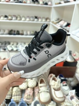 Кроссовки