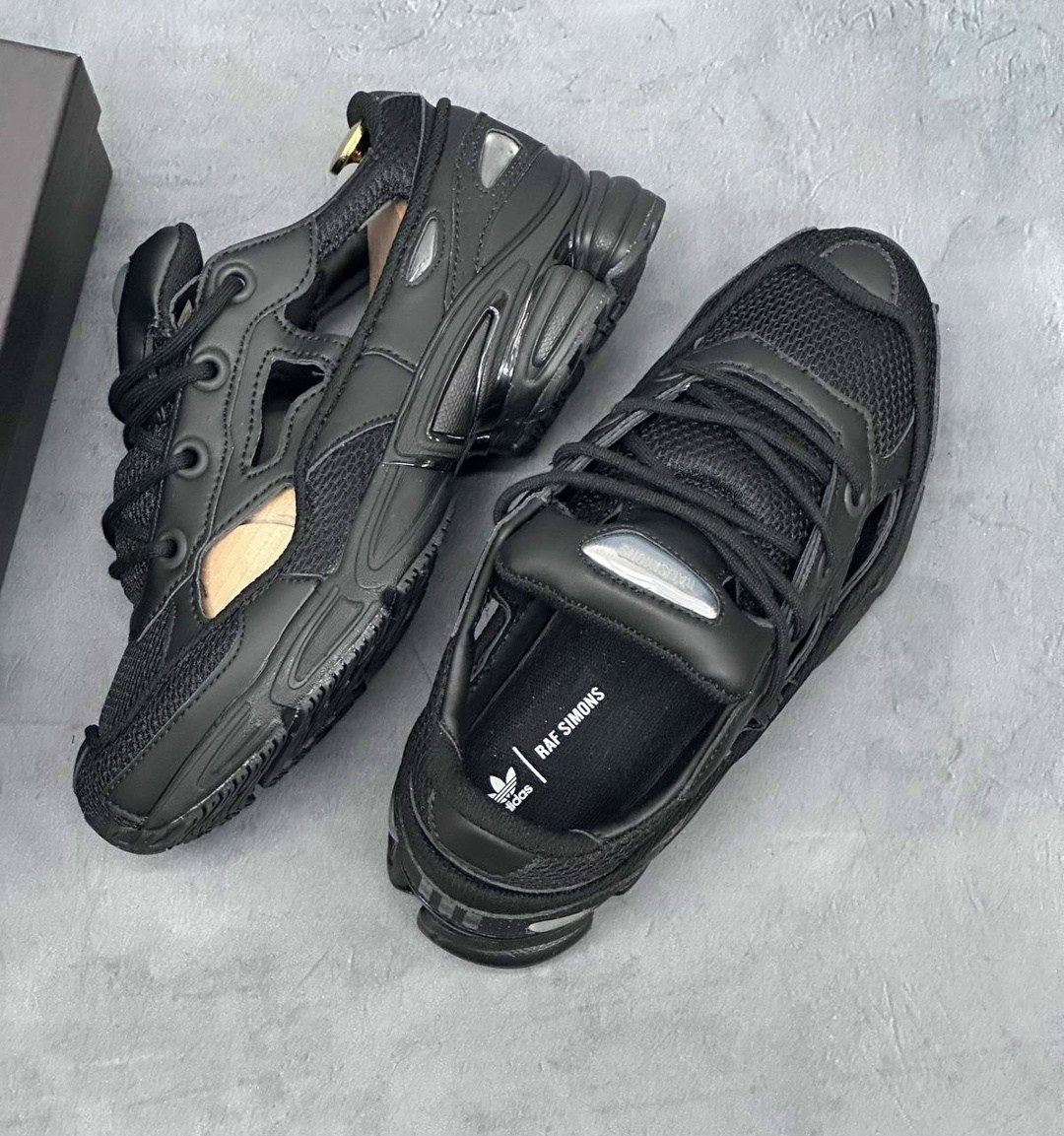 кроссовки adidas ozweego 2 x raf simons цвет черный,adidas raf simons ozweego 3,кроссовки adidas raf simons ozweego 3 black,adidas raf simons ozweego,adidas ozweego 2 raf simons черные