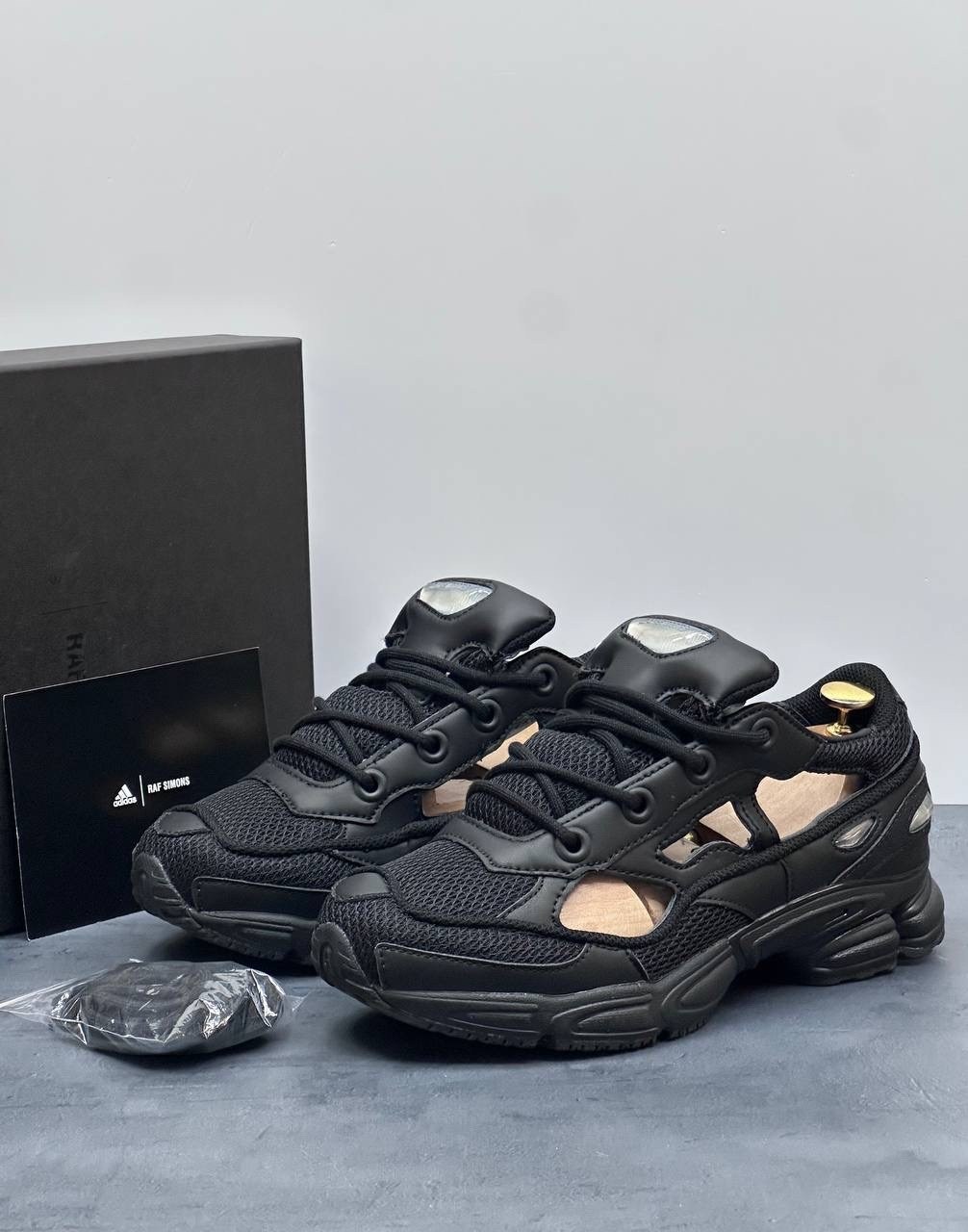 кроссовки adidas ozweego 2 x raf simons цвет черный,adidas raf simons ozweego 3,кроссовки adidas raf simons ozweego 3 black,adidas raf simons ozweego,adidas ozweego 2 raf simons черные