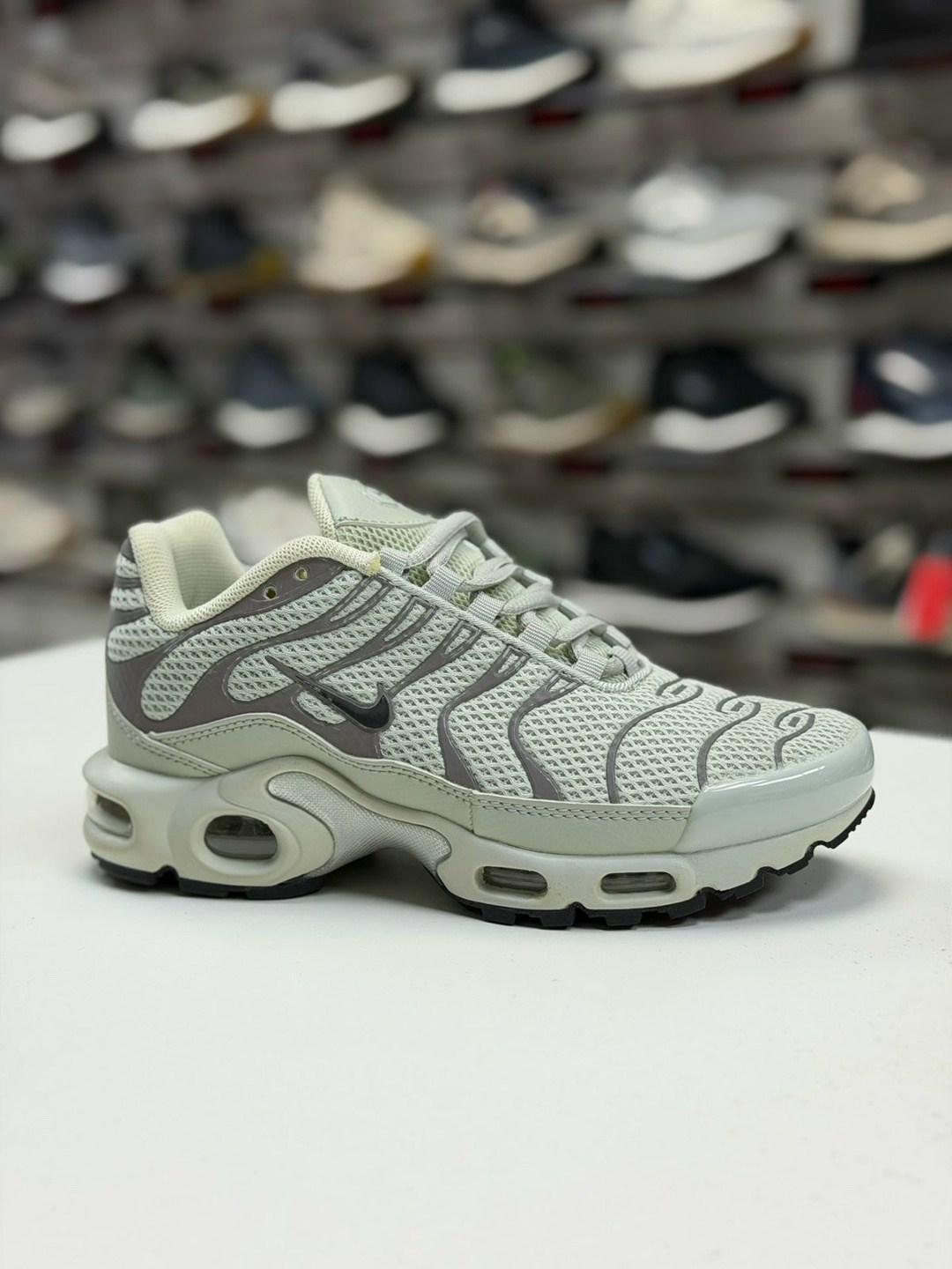кроссовки nike air max tn plus,nike air max tn plus,кроссовки nike air max tn plus ultra белые с серым,кроссовки nike tn plus,кроссовки мужские nike air max tn plus