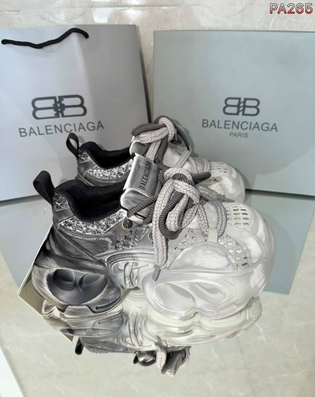 кроссовки женские balenciaga,кроссовки спортивные balenciaga,кроссовки 3xl sneaker массивные на шнуровке balenciaga,кроссовки баленсиага 3xl balenciaga 566662218,кроссовки balenciaga
