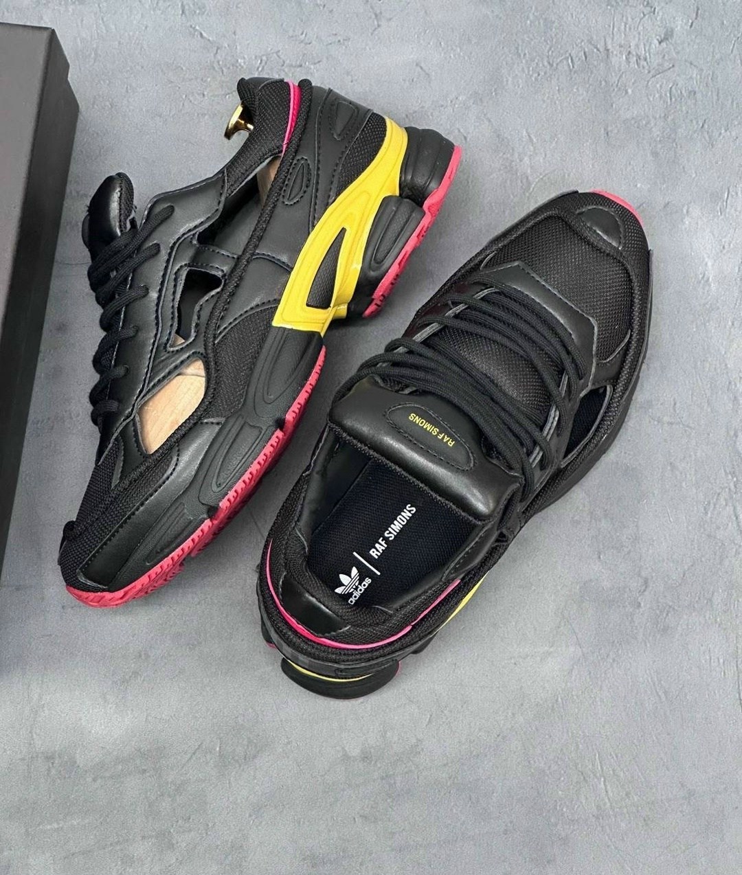 кроссовки adidas raf simons x ozweego replicant 'belgium' черный,adidas x raf simons replicant ozweego belgium,кроссовки adidas x raf simons replicant ozweego,adidas x raf simons replicant ozweego,adi
