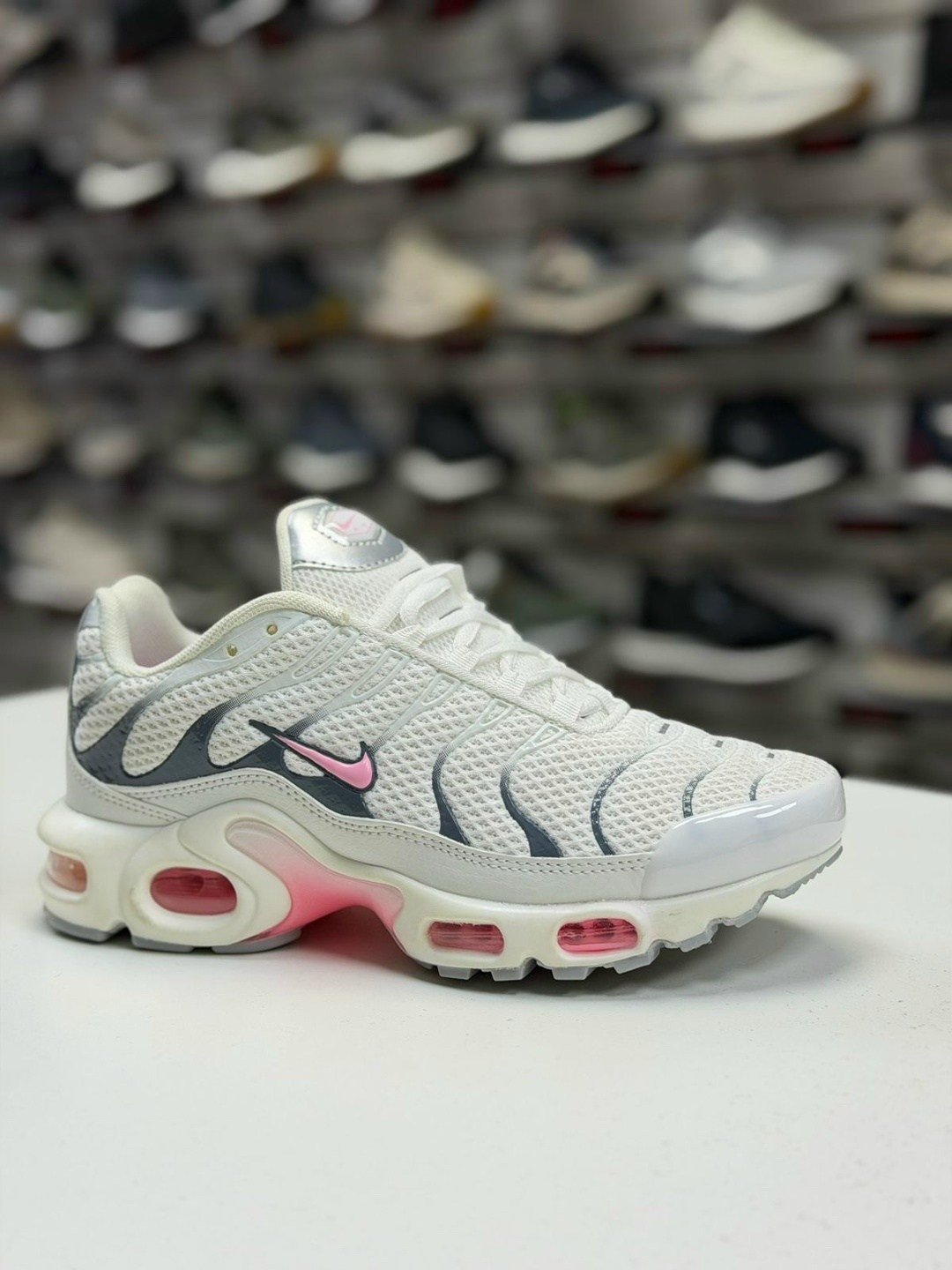 кроссовки nike air max tn plus,nike air max tn plus,кроссовки nike air max tn plus ultra белые с серым,кроссовки nike tn plus,кроссовки мужские nike air max tn plus