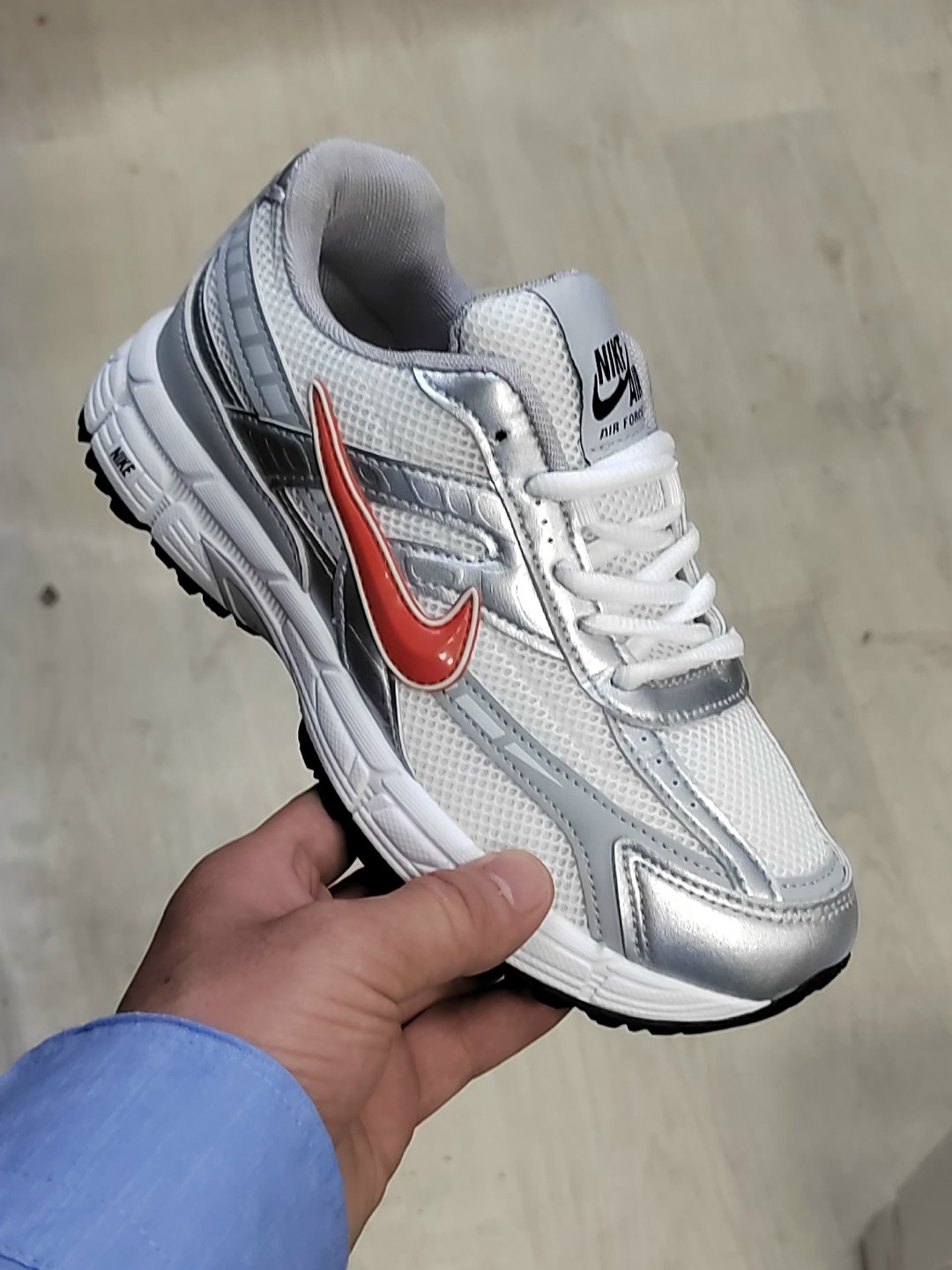 кроссовки nike initiator,кроссовки nike,nike initiator,кроссовки,женские беговые кроссовки initiator от finish line nike белый
