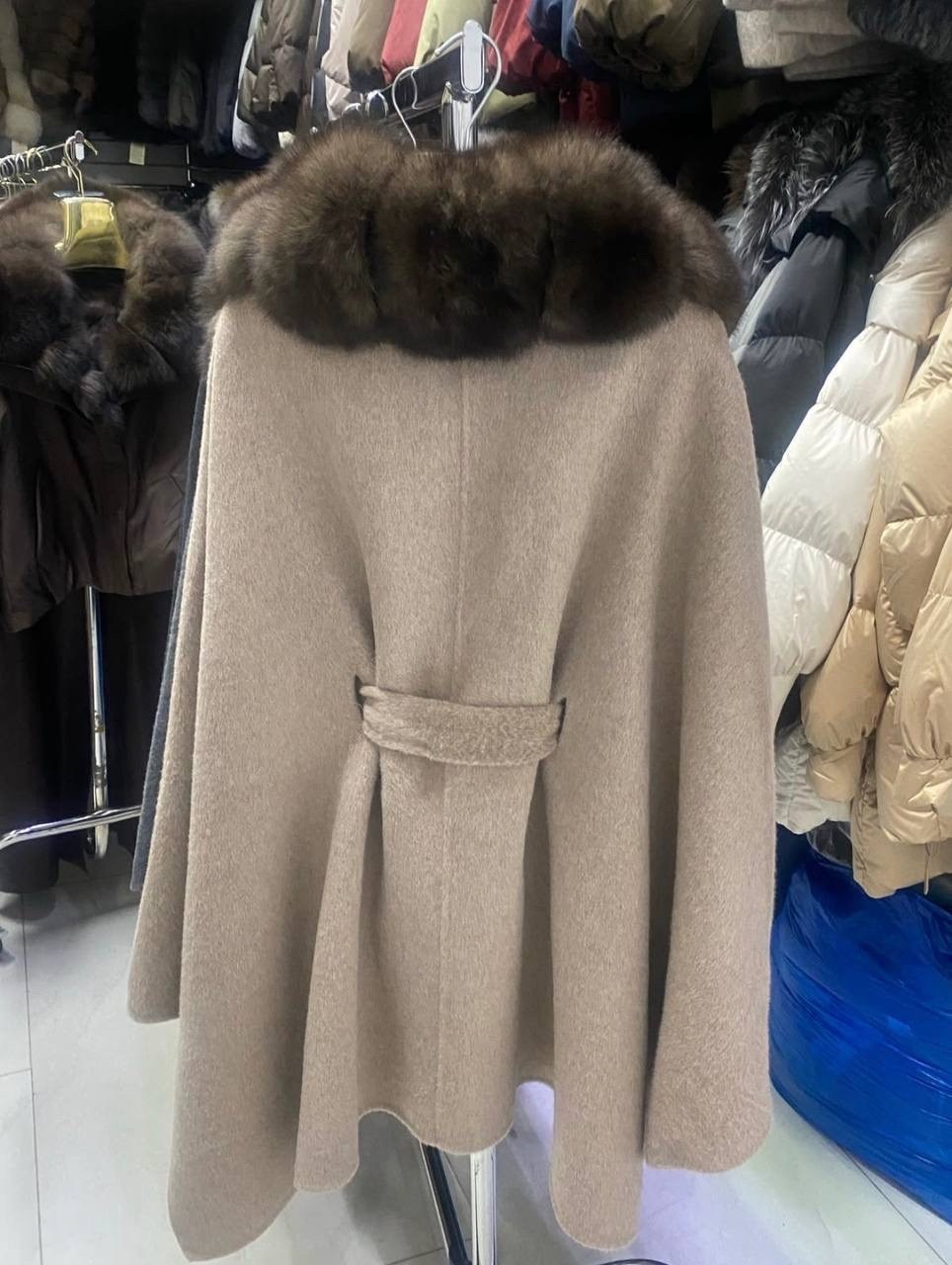 пальто с мехом,пальто летучая мышь с мехом,пальто - летучая мышь с песцом,пальто пончо с меховой отделкой,пальто пончо