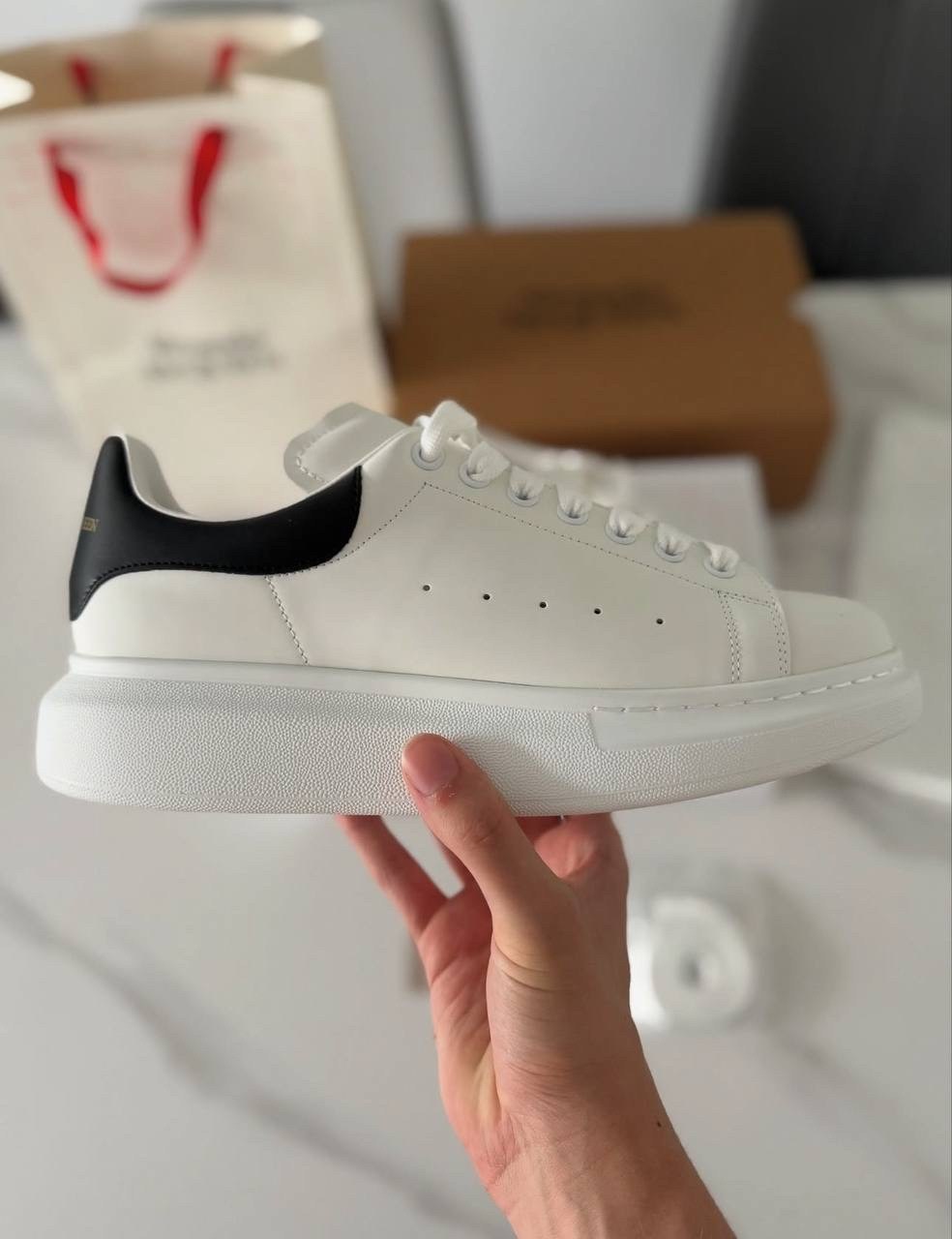 кроссовки alexander mcqueen,462217 кроссовки alexander mcqueen,alexander mcqueen кроссовки мужские,кроссовки alexander mcqueen oversize sneakers black,alexander mcqueen кеды