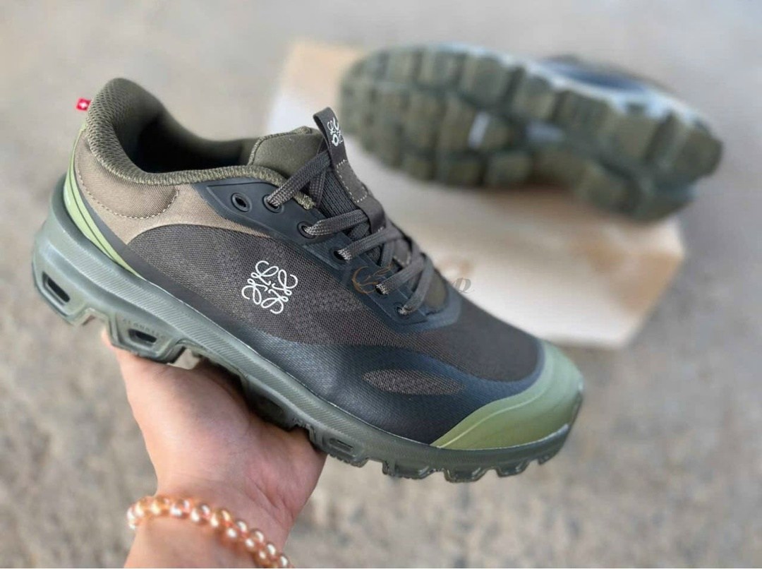кроссовки on cloudwander waterproof цвет hunter safari,on cloudwander водонепроницаемые мужские кроссовки hunter safari зеленые,беговые водонепроницаемые кроссовки cloudwander hunter safari on,хаки во