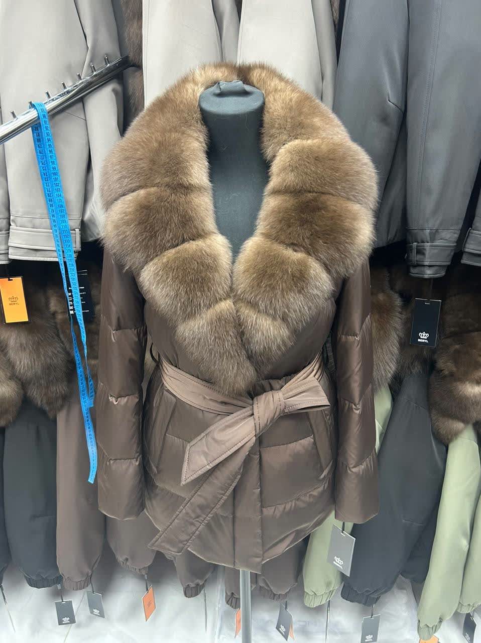 пальто женское зимние с мехом песец люкс класса коричневого цвета,пуховик женский,пуховики с мехом,пальто женское зимнее с мехом песец люкс класса,пуховик женский с натуральным мехом