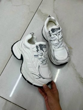 Кроссовки