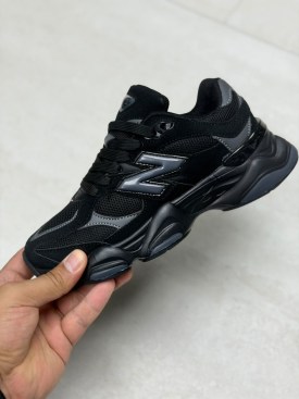 Кроссовки