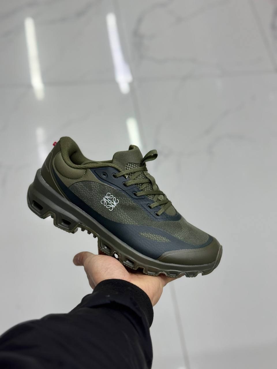 кроссовки on cloudwander waterproof цвет hunter safari,on cloudwander водонепроницаемые мужские кроссовки hunter safari зеленые,беговые водонепроницаемые кроссовки cloudwander hunter safari on,хаки во