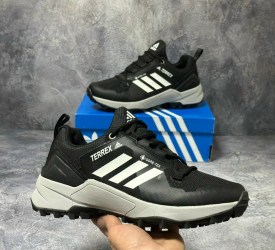 Кроссовки